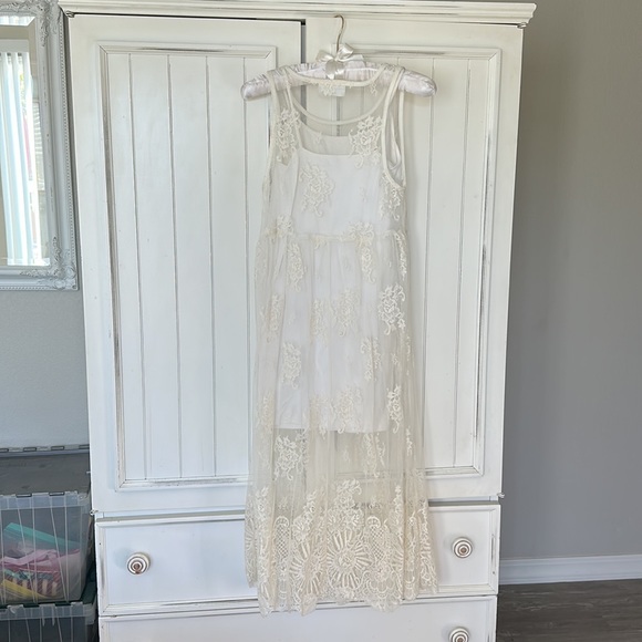 Lace Dress with removable slip. 🤍 - Picture 5 of 6